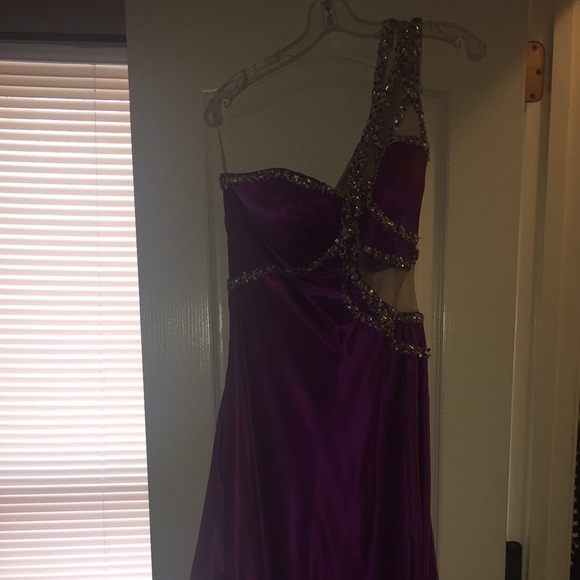 Prom dress - Picture 2 of 3